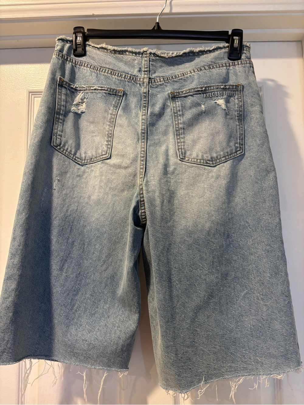 Avec Les Filles Light Wash Denim Distressed Bermuda Shorts Size 30 - Picture 15 of 16